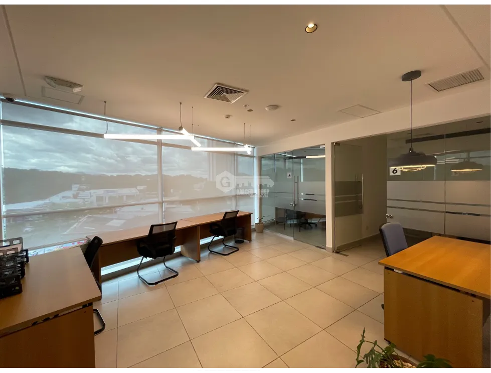 SE ALQUILA OFICINA EN DORADO CITY CENTER 306M 2 BAÑOS 5 DIVISIONES