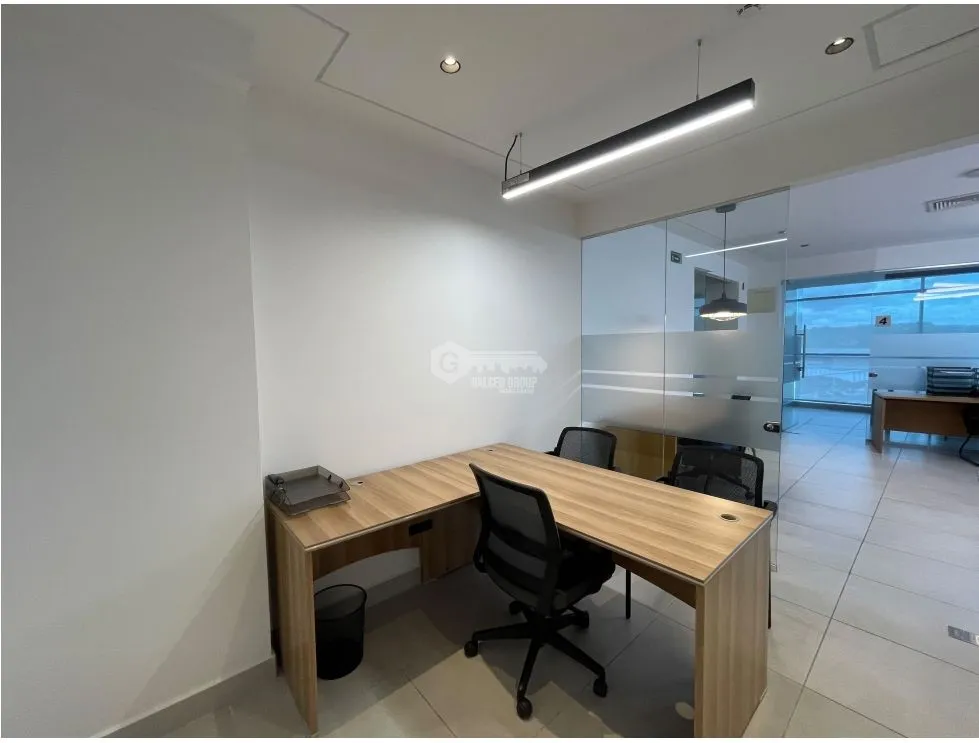 SE ALQUILA OFICINA EN DORADO CITY CENTER 306M 2 BAÑOS 5 DIVISIONES