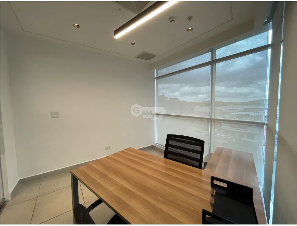 SE ALQUILA OFICINA EN DORADO CITY CENTER 306M 2 BAÑOS 5 DIVISIONES