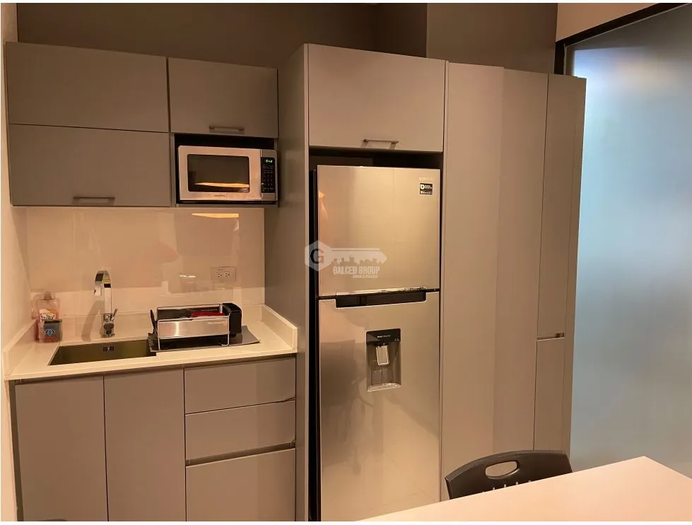 SE ALQUILA OFICINA EN DORADO CITY CENTER 306M 2 BAÑOS 5 DIVISIONES