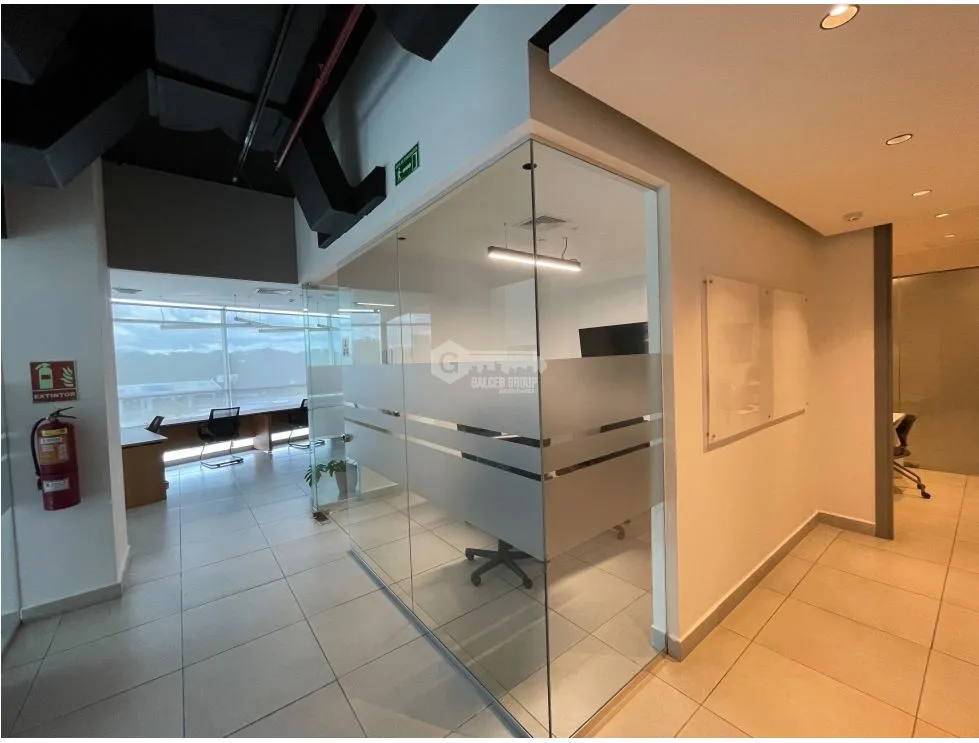 SE ALQUILA OFICINA EN DORADO CITY CENTER 306M 2 BAÑOS 5 DIVISIONES