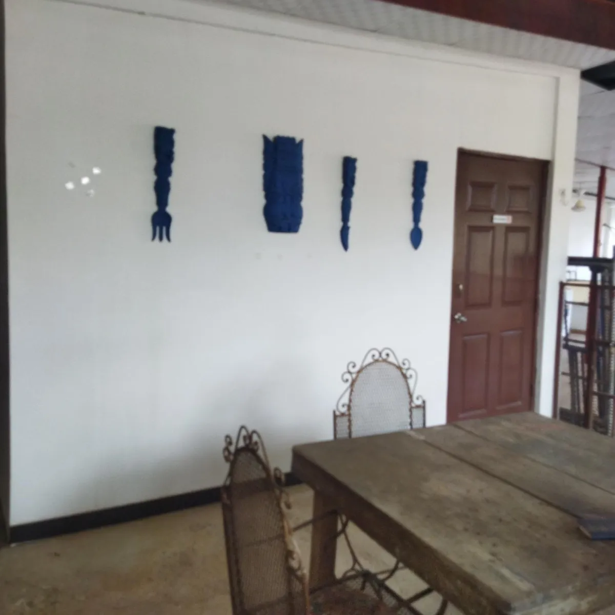 Se Vende Propiedad de 8 Habitaciones con Zonificación Comercial.