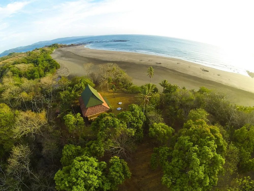 Eco-Lodge for Sale – Beachfront Property in Playa La Coquita, Santa Catalina, Veraguas