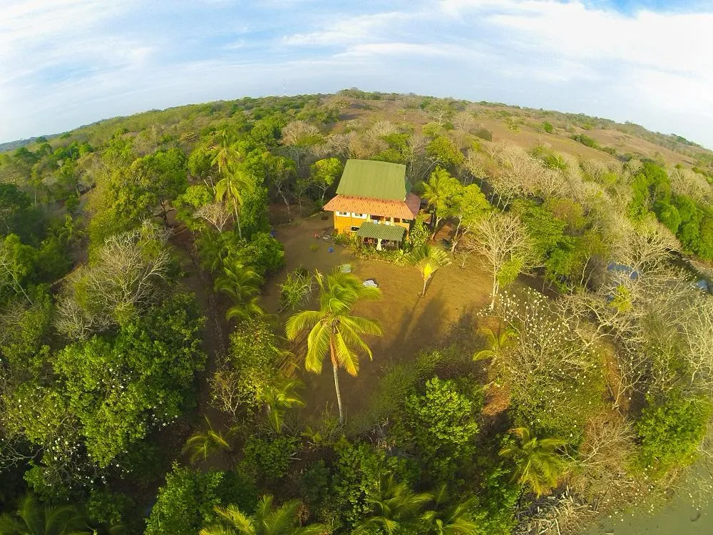 Eco-Lodge for Sale – Beachfront Property in Playa La Coquita, Santa Catalina, Veraguas