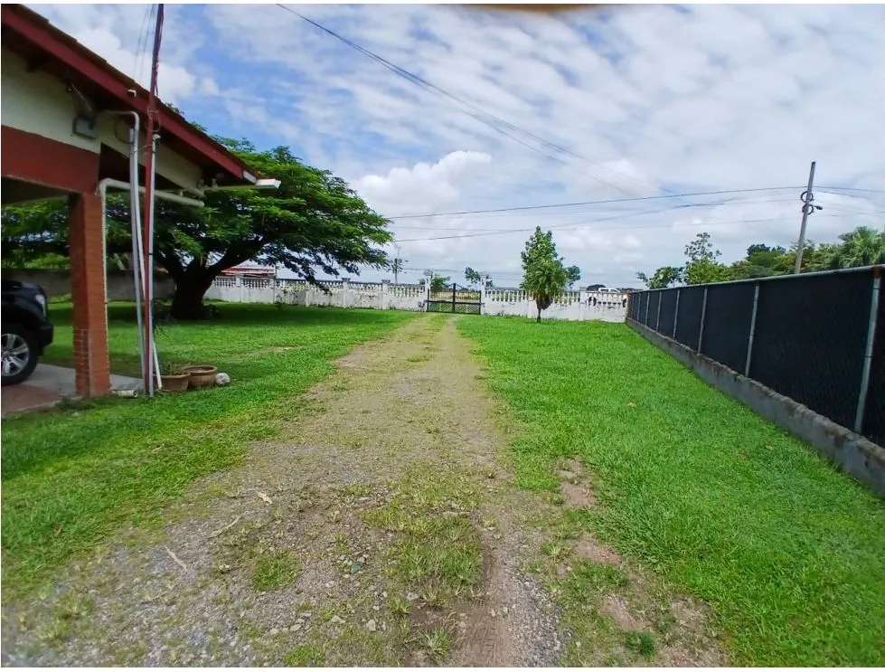 Land for Sale in Penonomé 4,718M High Commercial Potential on Main Highway