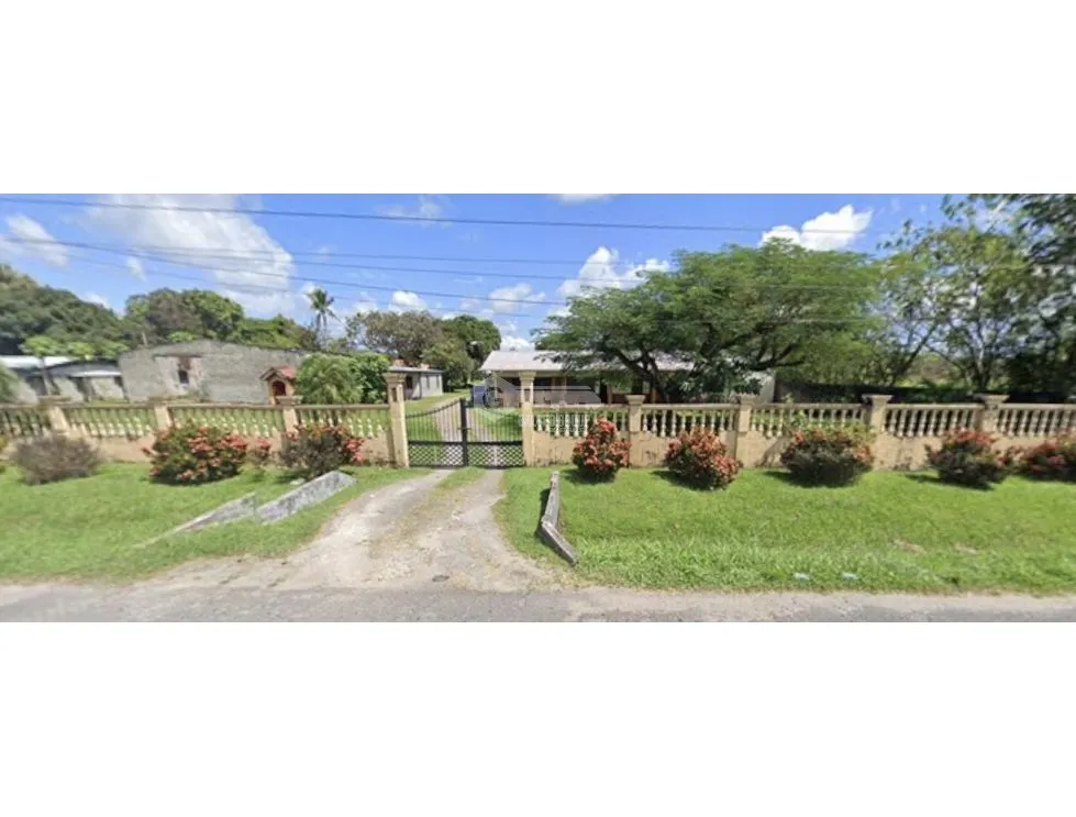 LAND / PENONOMÉ / 4,718M / 2 HOUSES / COMMERCIAL / MAIN ROAD