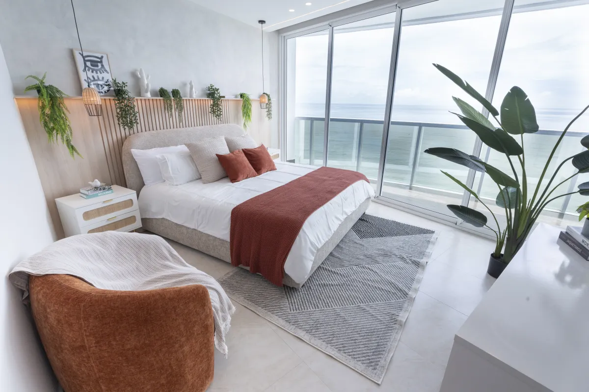 Oceanfront Apartment in Ocean Waves, Malibu Beach (97m²) – $250,000