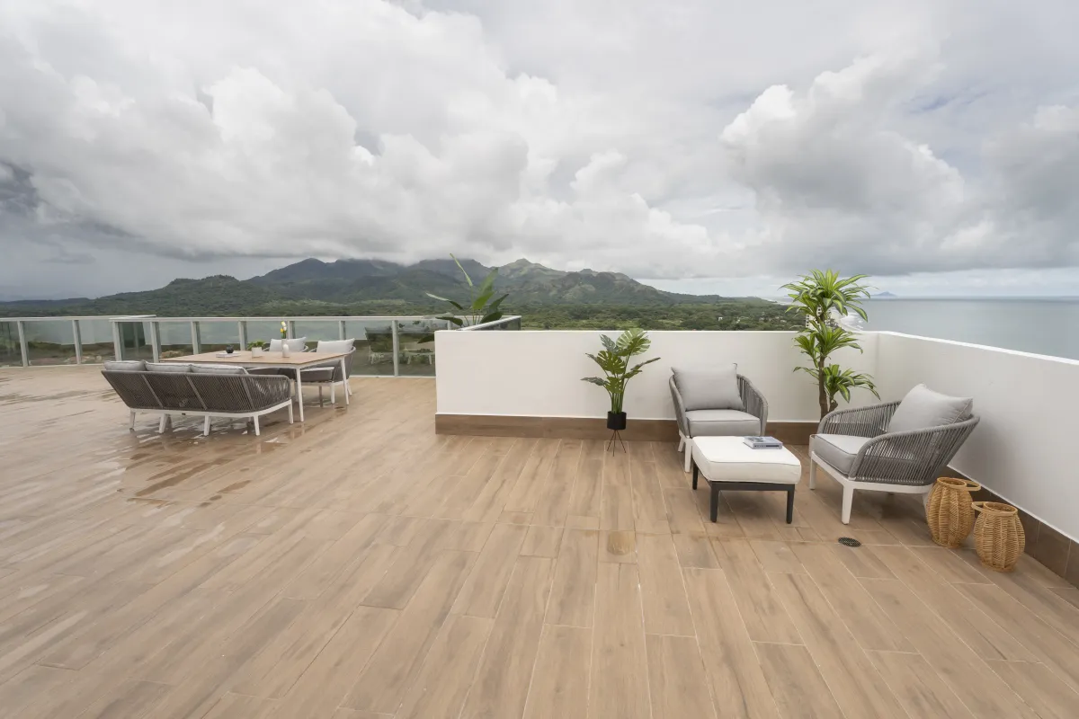 Oceanfront Apartment in Ocean Waves, Malibu Beach (97m²) – $250,000