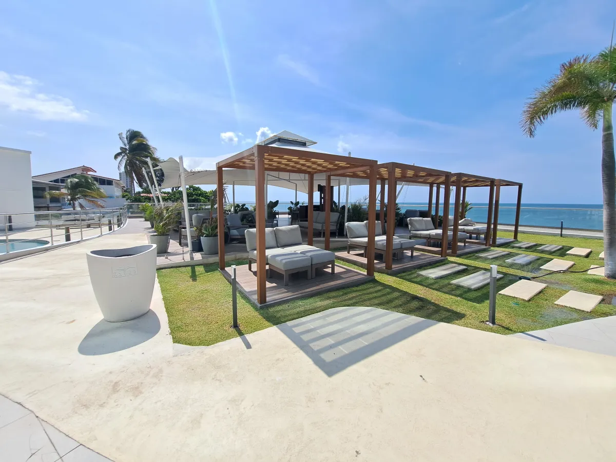 Oceanfront Apartment in Ocean Waves, Malibu Beach (97m²) – $250,000