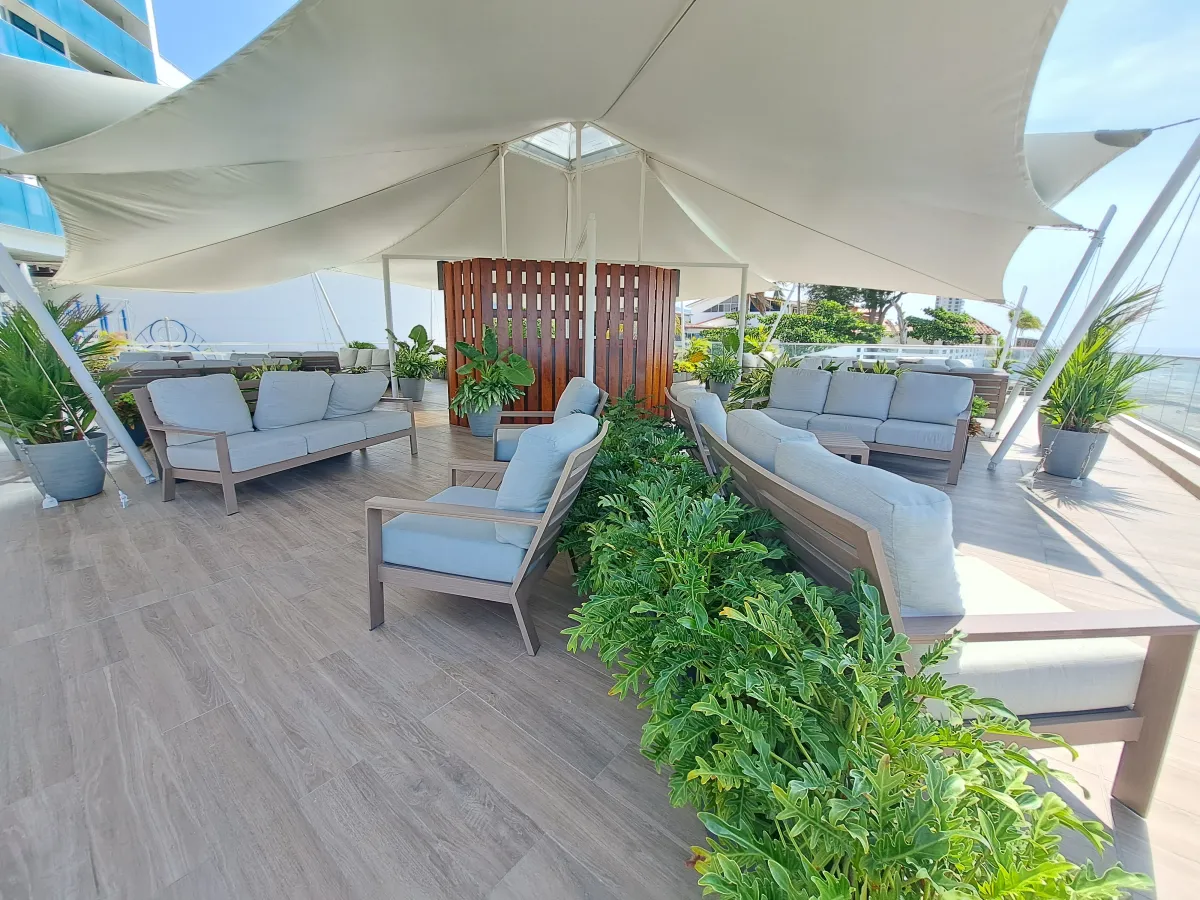 Oceanfront Apartment in Ocean Waves, Malibu Beach (97m²) – $250,000