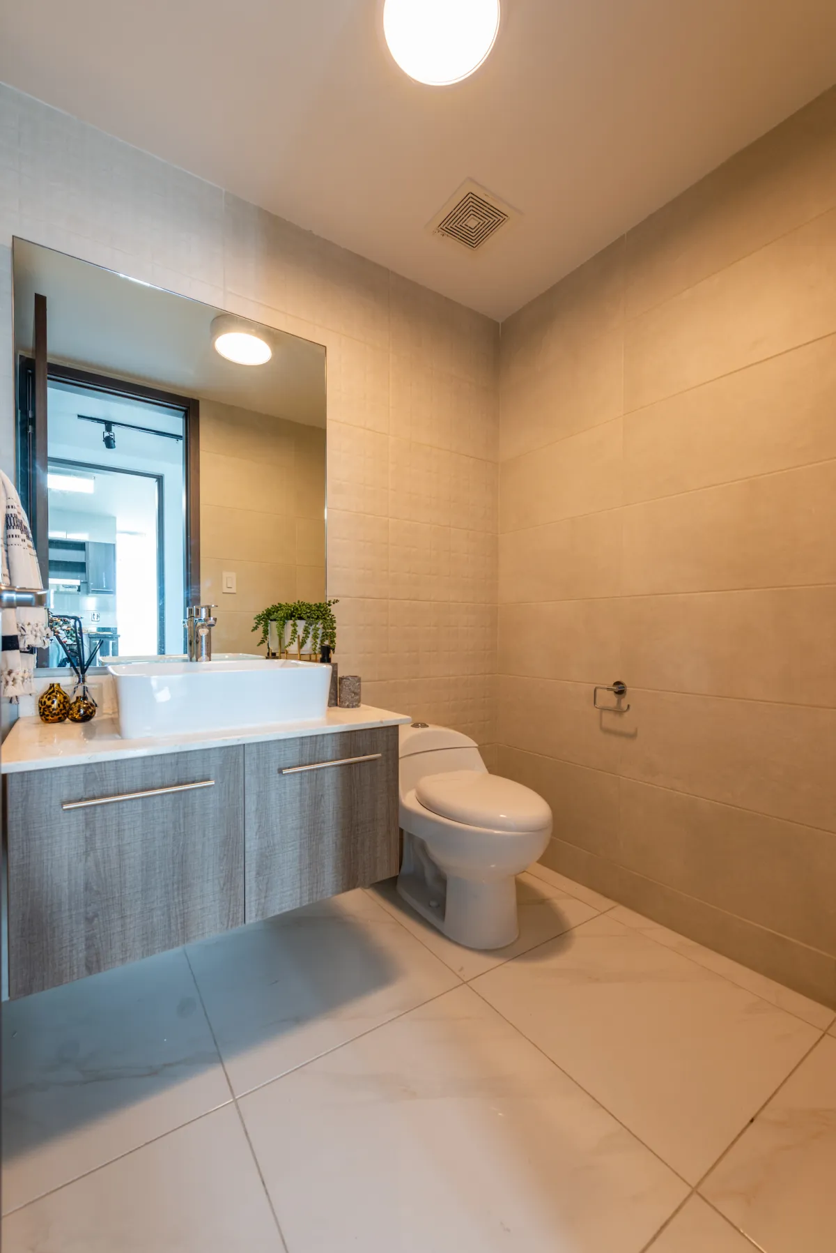Exclusive in Edison Park Pacific Park Towers (142 m²) – $345,100