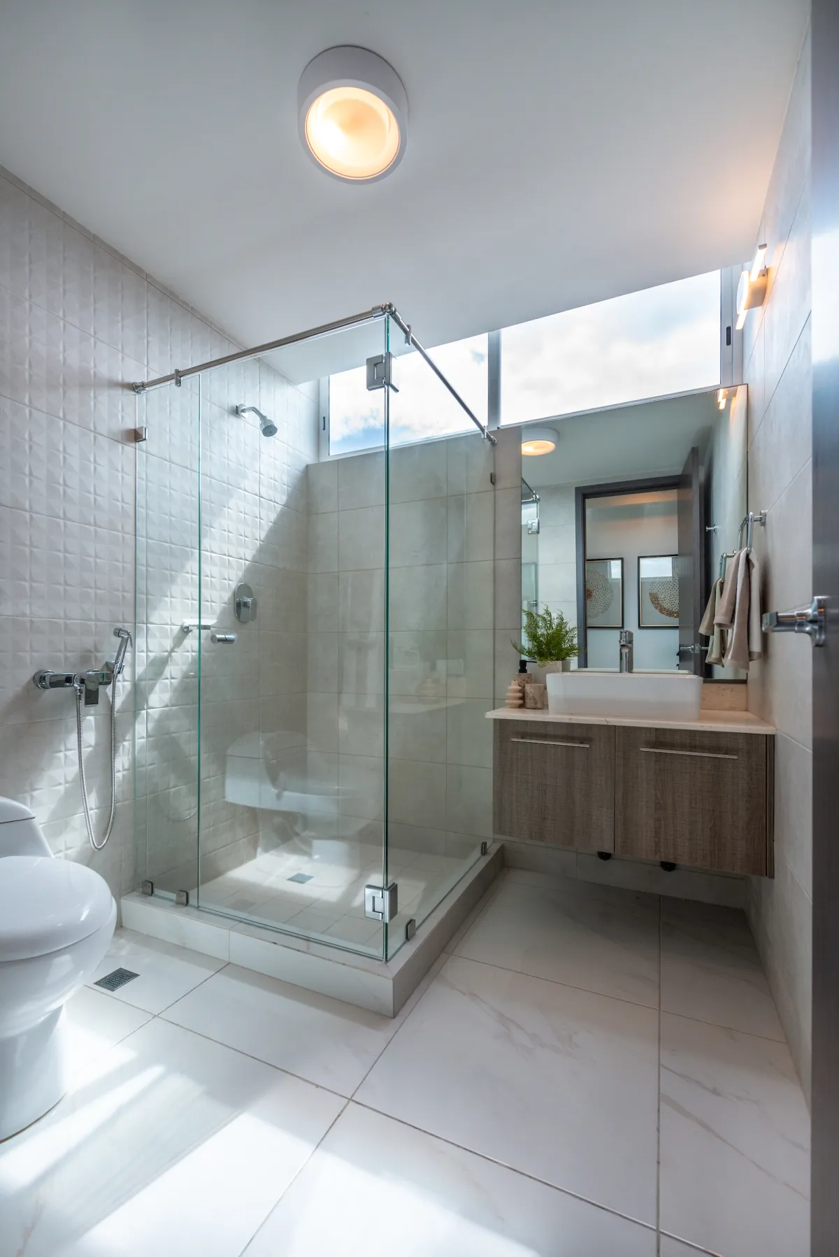 Exclusive in Edison Park Pacific Park Towers (142 m²) – $345,100
