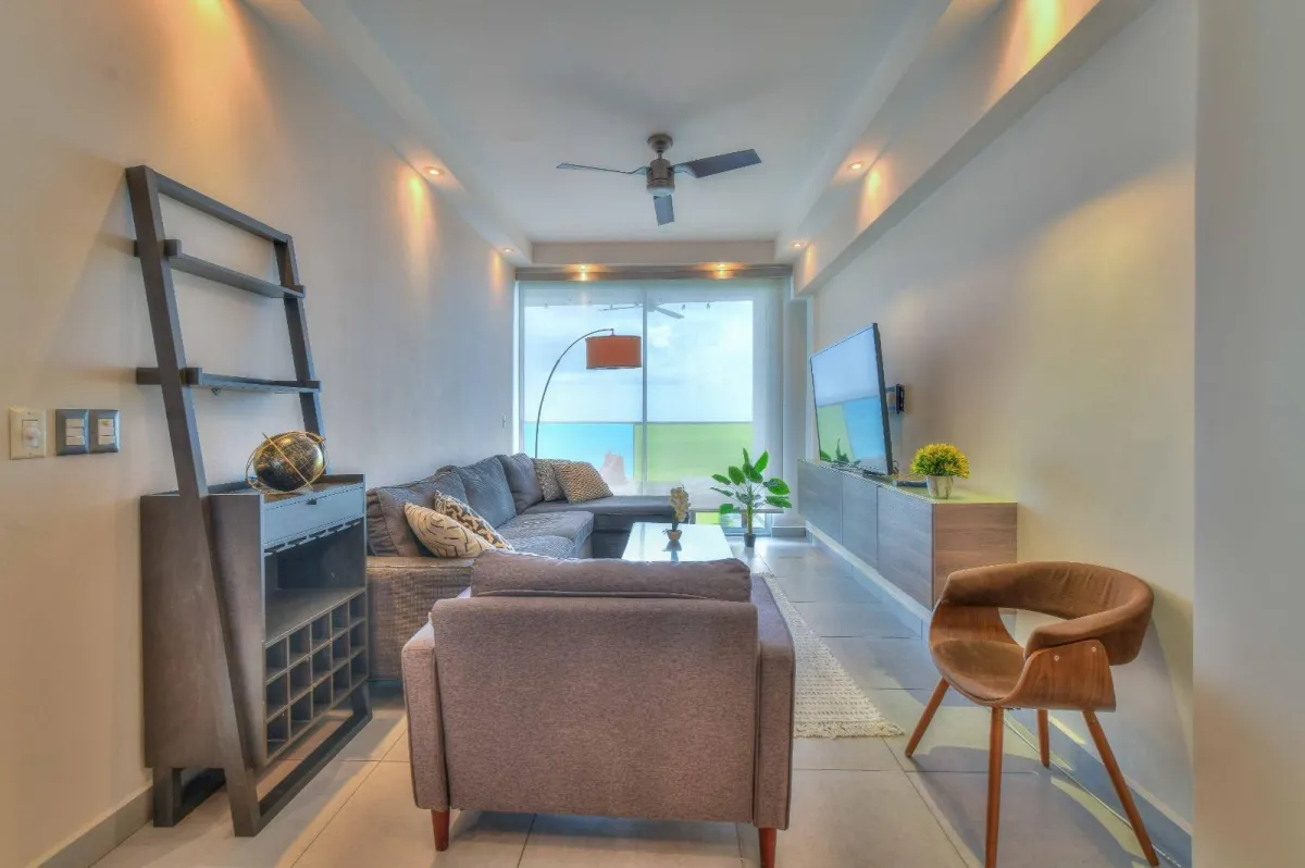 Oceanfront apartment for sale on Avenida Balboa