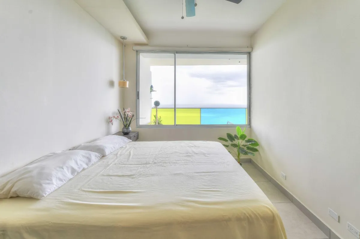 Oceanfront apartment for sale on Avenida Balboa