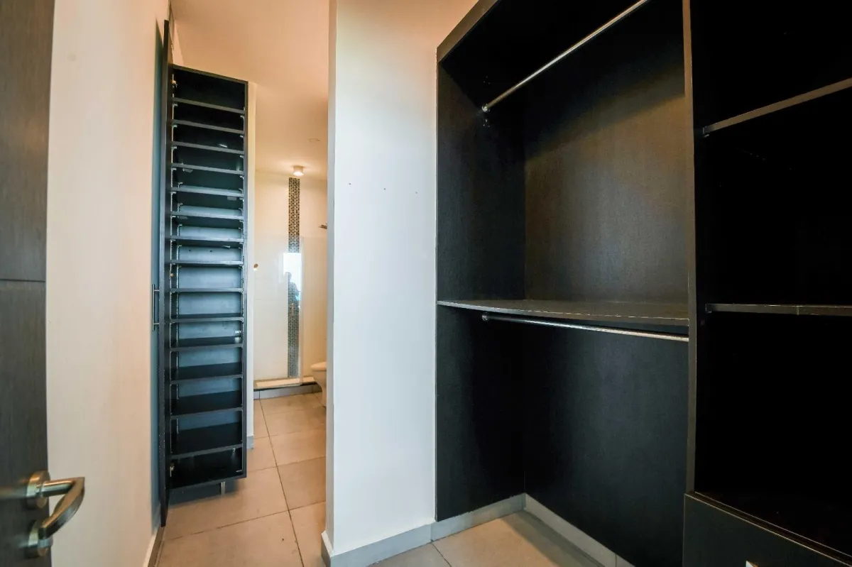 Oceanfront apartment for sale on Avenida Balboa