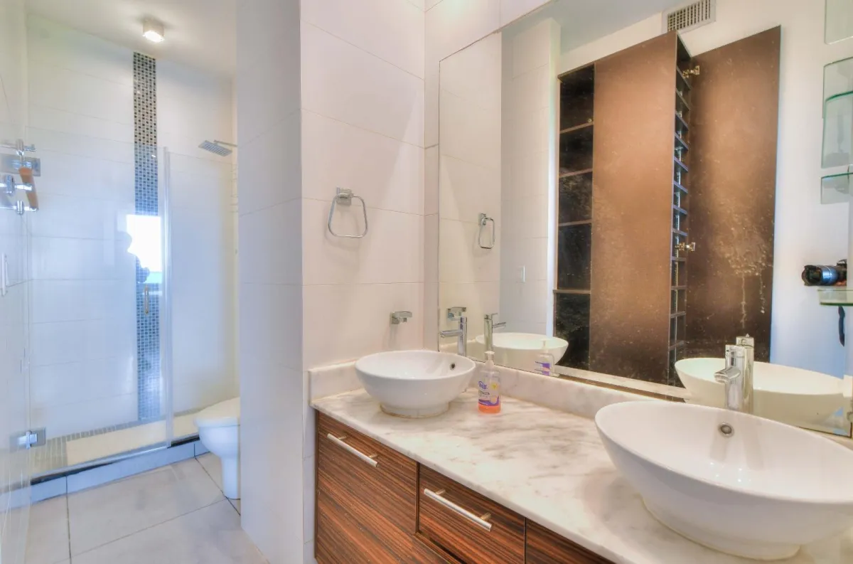 Oceanfront apartment for sale on Avenida Balboa