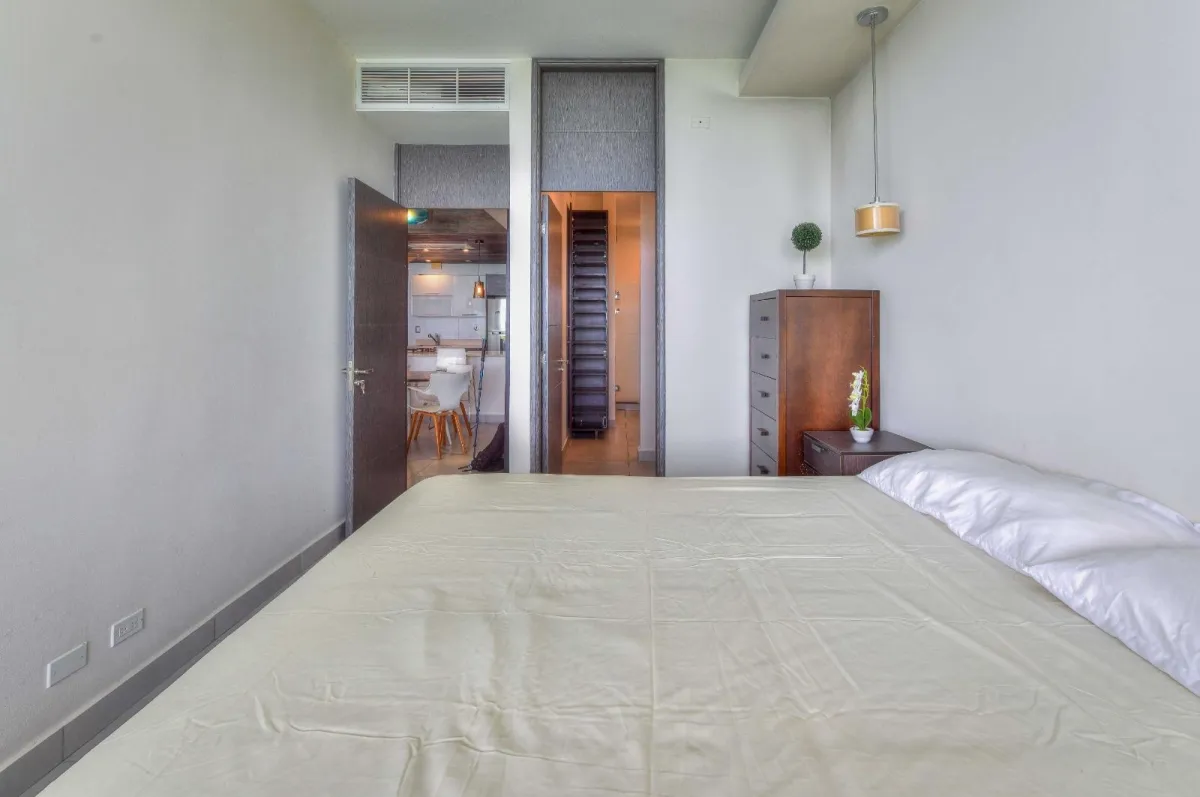 Oceanfront apartment for sale on Avenida Balboa