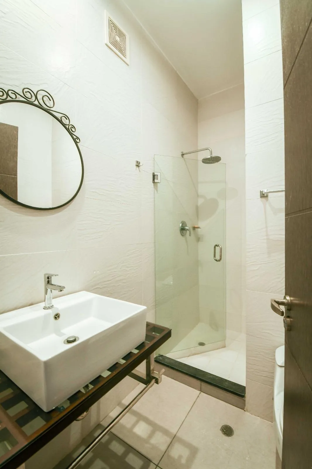 Oceanfront apartment for sale on Avenida Balboa