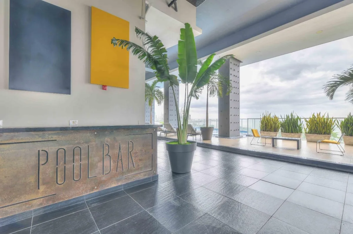 Oceanfront apartment for sale on Avenida Balboa