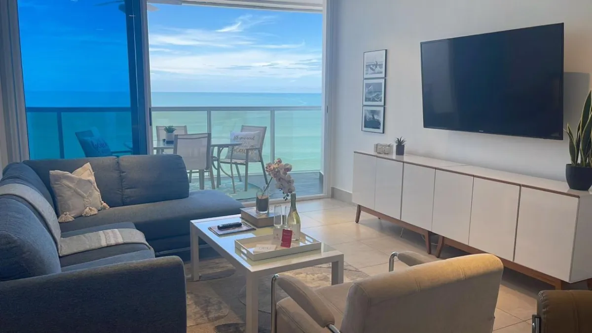 Apartamento moderno de 2 habitaciones frente al mar en Playa Malibú