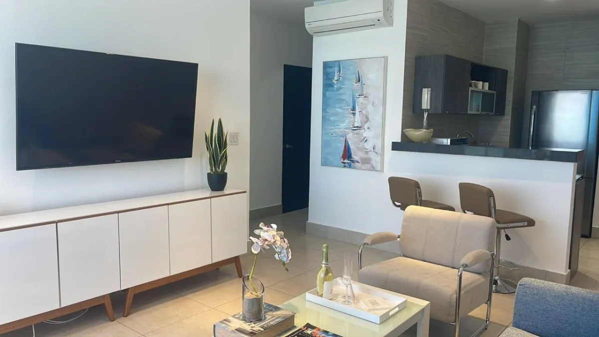 Apartamento moderno de 2 habitaciones frente al mar en Playa Malibú