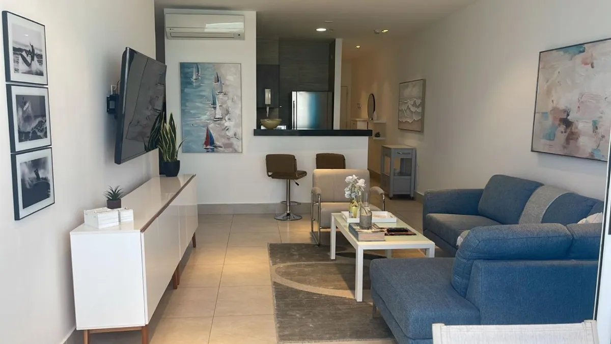Apartamento moderno de 2 habitaciones frente al mar en Playa Malibú