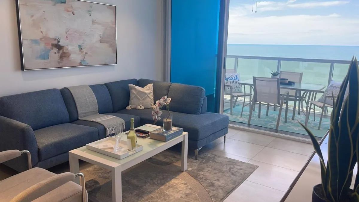 Apartamento moderno de 2 habitaciones frente al mar en Playa Malibú
