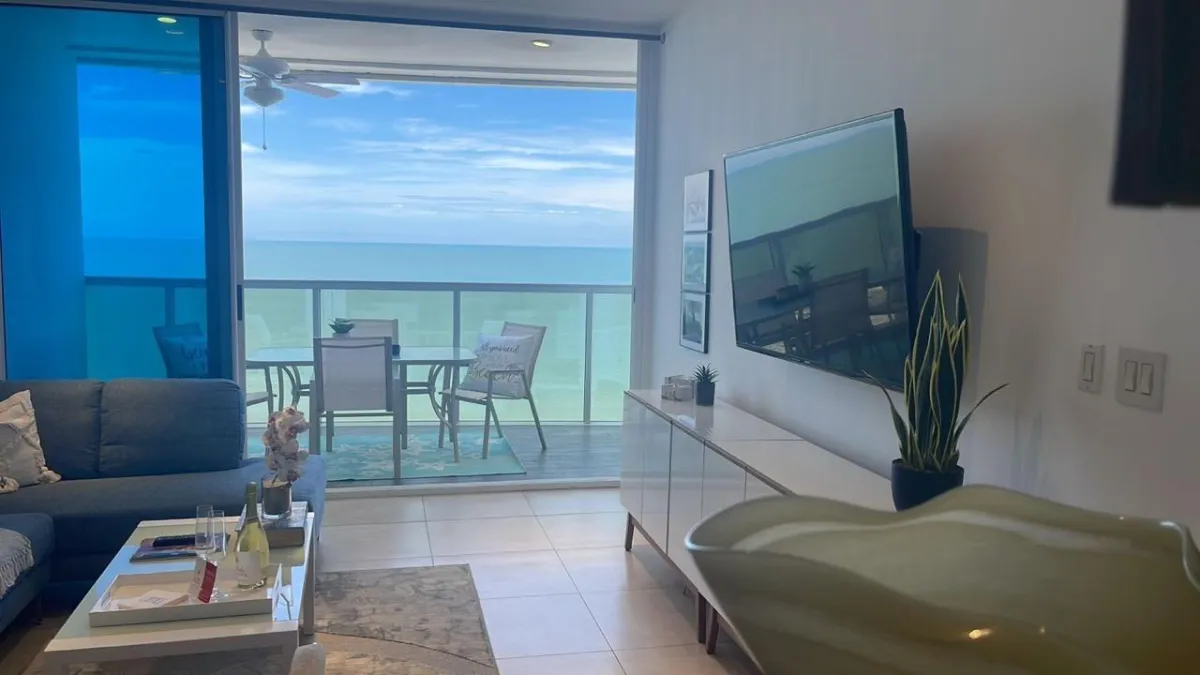 Apartamento moderno de 2 habitaciones frente al mar en Playa Malibú