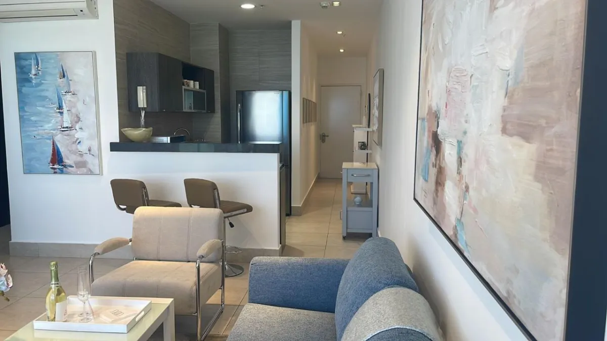 Apartamento moderno de 2 habitaciones frente al mar en Playa Malibú