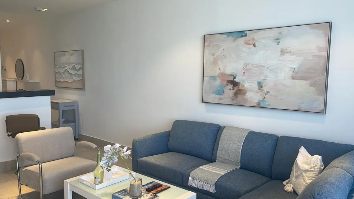 Apartamento moderno de 2 habitaciones frente al mar en Playa Malibú