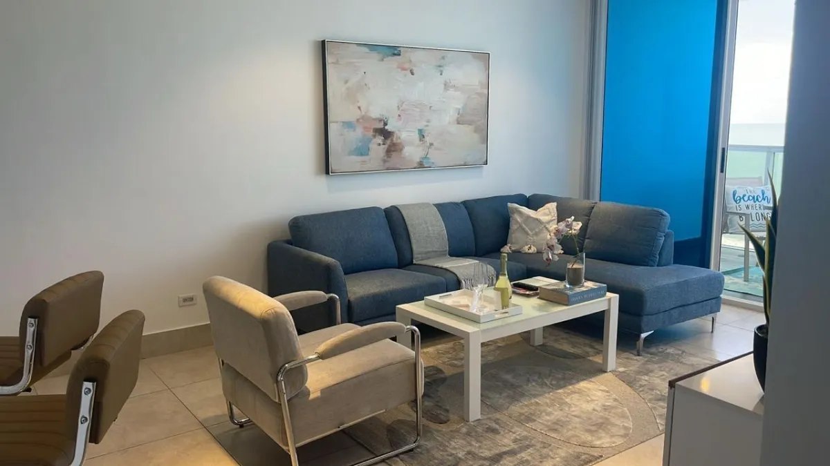Apartamento moderno de 2 habitaciones frente al mar en Playa Malibú