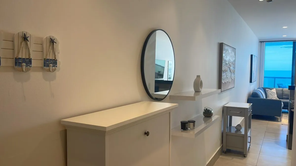 Apartamento moderno de 2 habitaciones frente al mar en Playa Malibú