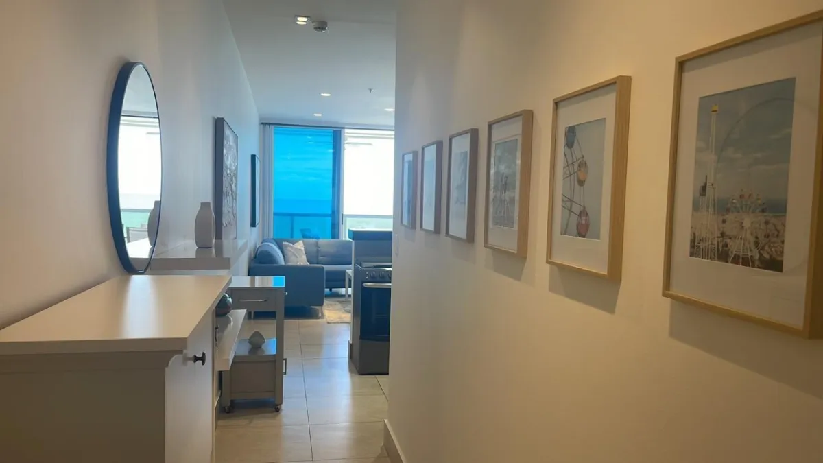 Apartamento moderno de 2 habitaciones frente al mar en Playa Malibú