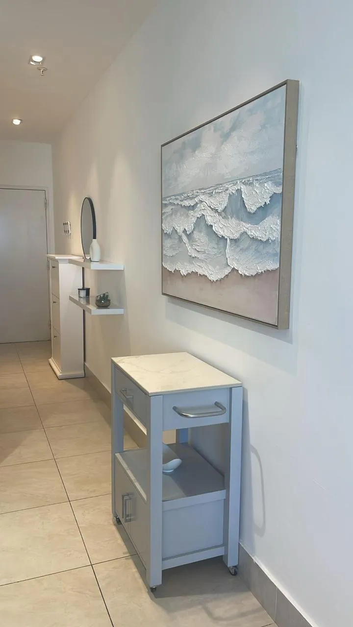 Apartamento moderno de 2 habitaciones frente al mar en Playa Malibú