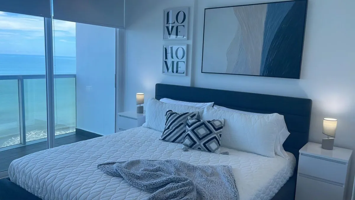 Apartamento moderno de 2 habitaciones frente al mar en Playa Malibú