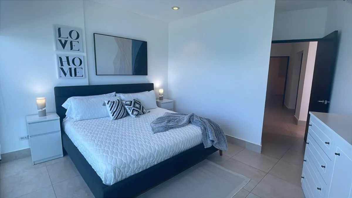 Apartamento moderno de 2 habitaciones frente al mar en Playa Malibú