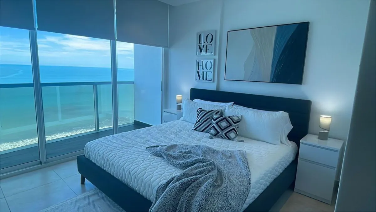 Apartamento moderno de 2 habitaciones frente al mar en Playa Malibú