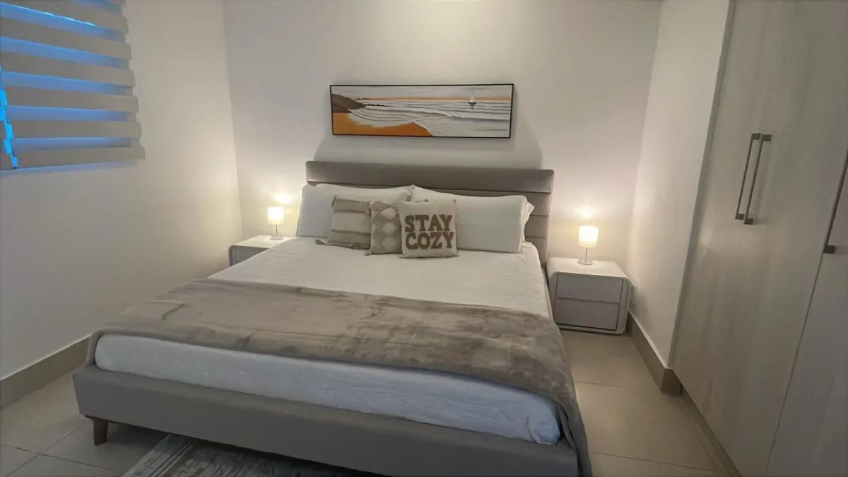 Apartamento moderno de 2 habitaciones frente al mar en Playa Malibú