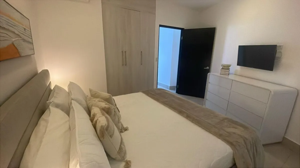 Apartamento moderno de 2 habitaciones frente al mar en Playa Malibú