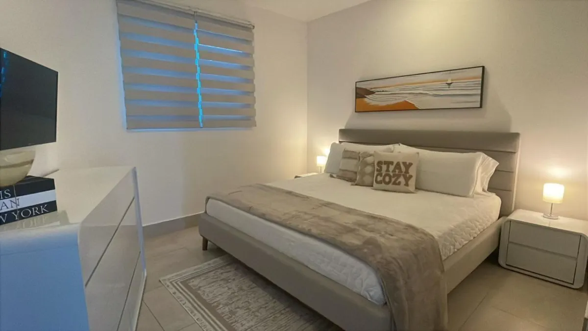 Apartamento moderno de 2 habitaciones frente al mar en Playa Malibú