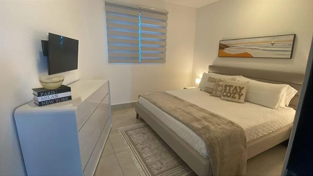 Apartamento moderno de 2 habitaciones frente al mar en Playa Malibú