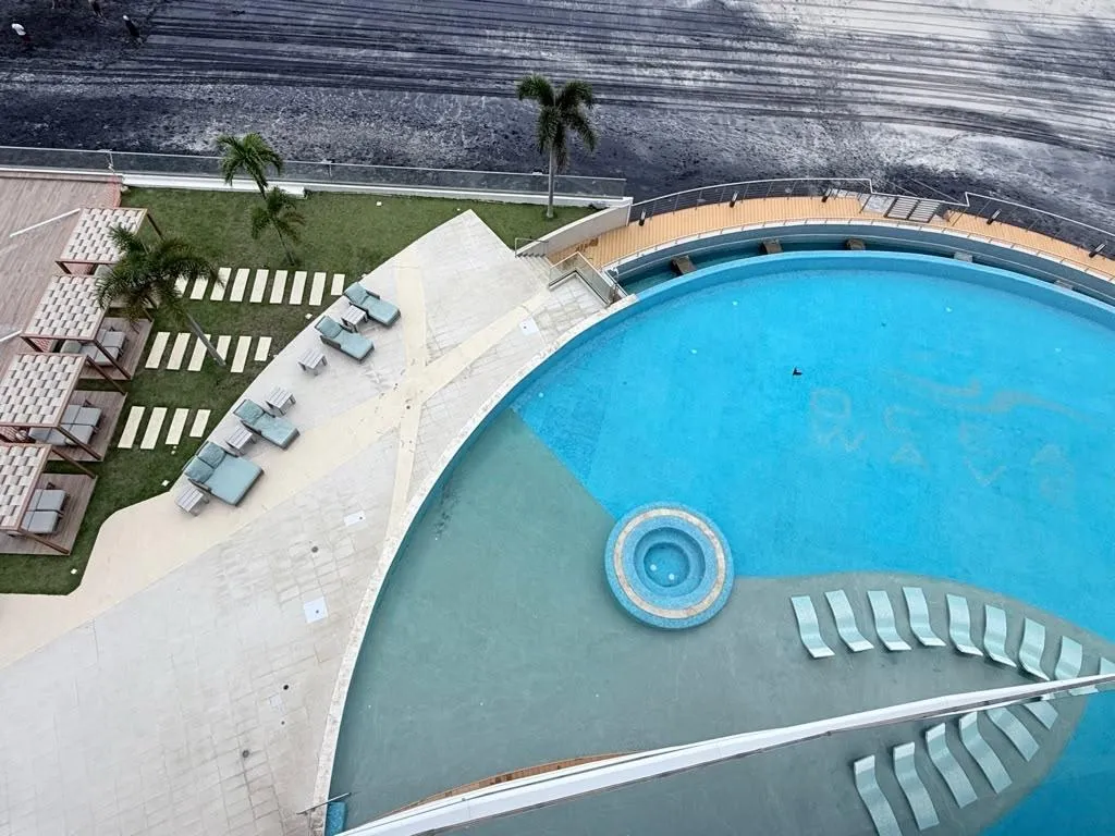 Apartamento moderno de 2 habitaciones frente al mar en Playa Malibú