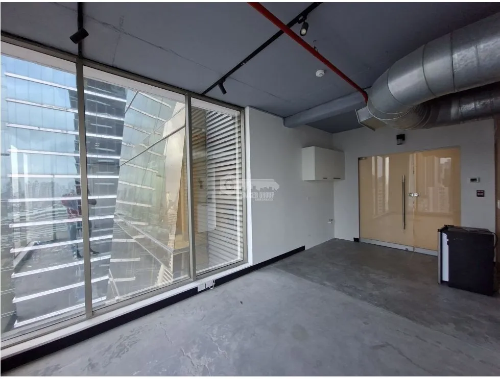 SE ALQUILA OFICINA OBARRIO TWIST TOWER 74M CON DIVISIONES PISO ALTO