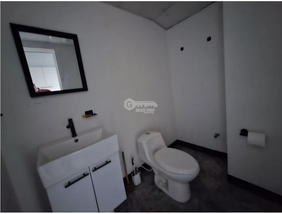 SE ALQUILA OFICINA OBARRIO TWIST TOWER 74M CON DIVISIONES PISO ALTO