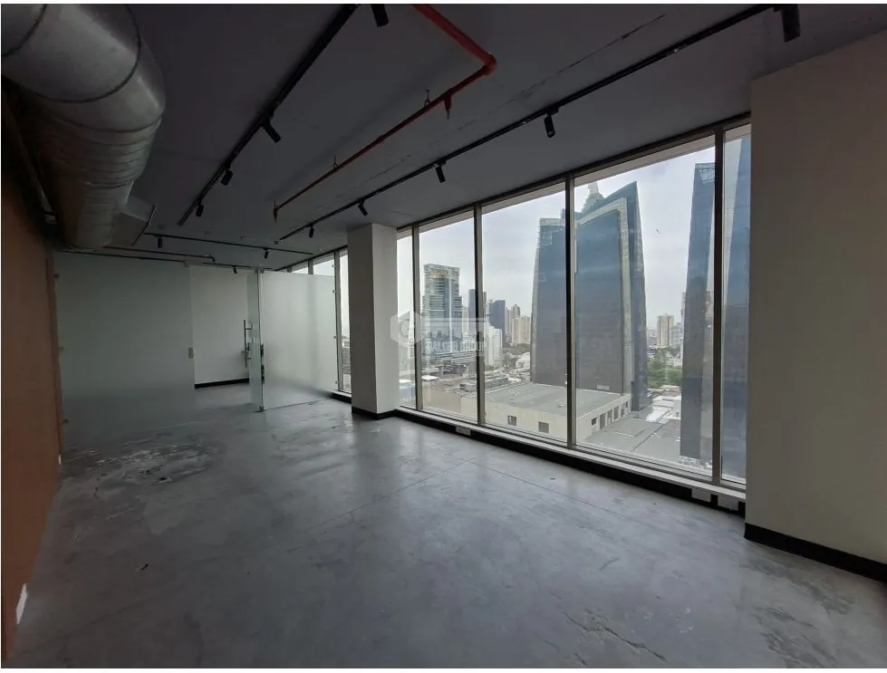 SE ALQUILA OFICINA OBARRIO TWIST TOWER 74M CON DIVISIONES PISO ALTO