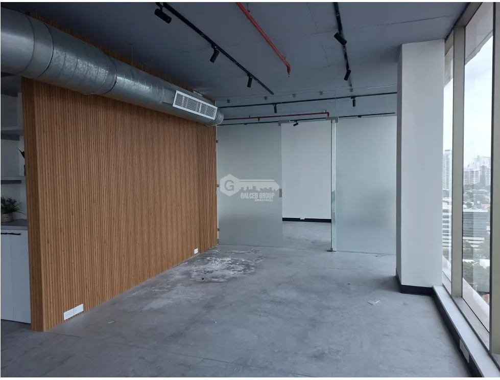 SE ALQUILA OFICINA OBARRIO TWIST TOWER 74M CON DIVISIONES PISO ALTO