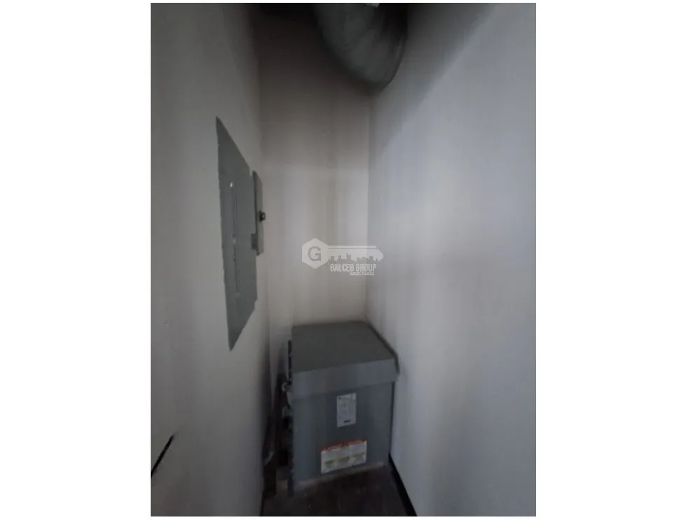 SE ALQUILA OFICINA OBARRIO TWIST TOWER 74M CON DIVISIONES PISO ALTO