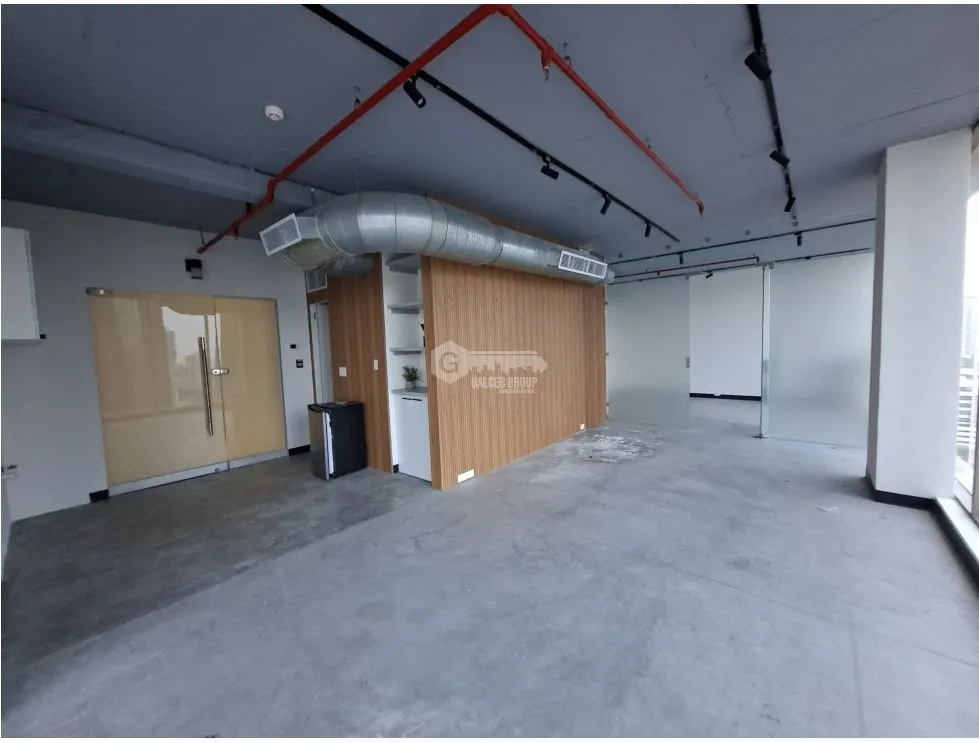 SE ALQUILA OFICINA OBARRIO TWIST TOWER 74M CON DIVISIONES PISO ALTO