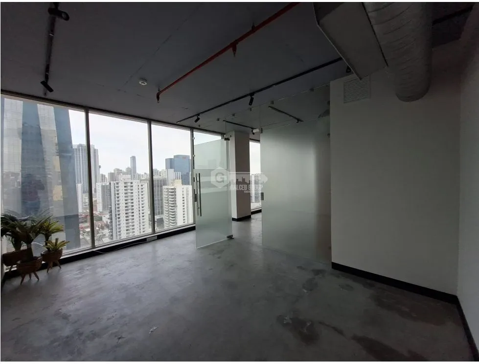 SE ALQUILA OFICINA OBARRIO TWIST TOWER 74M CON DIVISIONES PISO ALTO