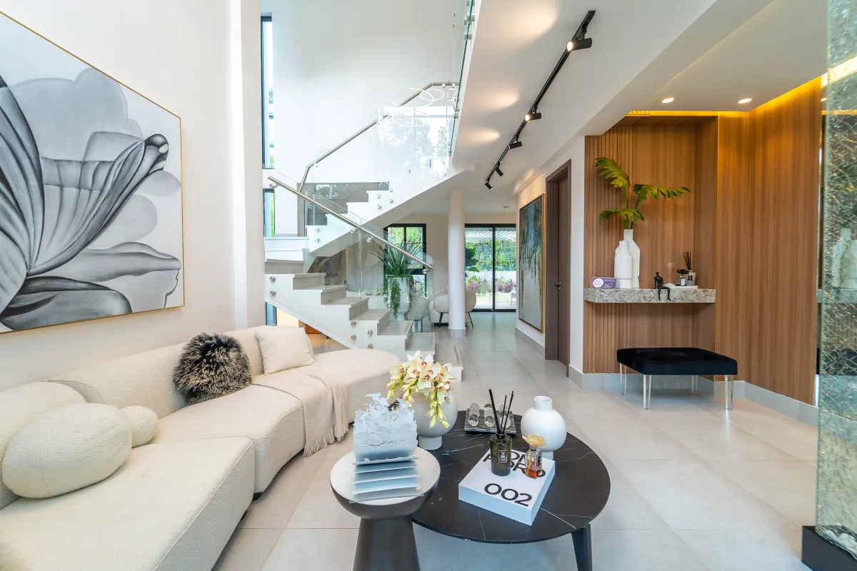 Sustainable Luxury Villa with Solar Panels in Riverwalk – Green City